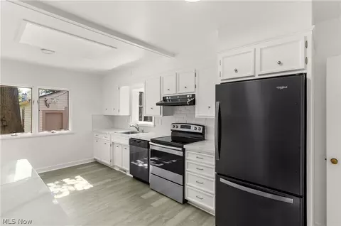 Kitchen - 233 Oakley Ave, Boardman, OH 44512 photo 1 of 2