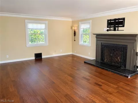 267 S Main St, Hudson, OH 44236