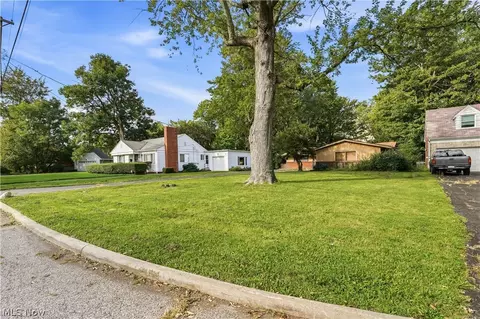 Exterior - 110 E 252nd St, Euclid, OH 44132 photo 5 of 10