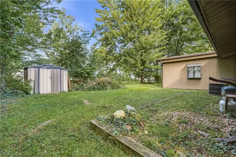 Exterior - 110 E 252nd St, Euclid, OH 44132 photo 7 of 10