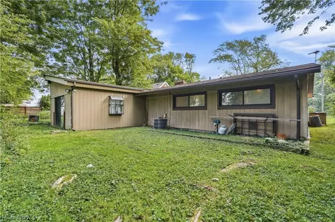 Exterior - 110 E 252nd St, Euclid, OH 44132 photo 9 of 10