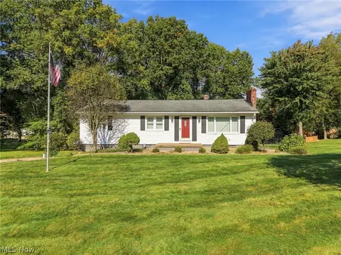 1367 Cherry Ln, Uniontown, OH 44685