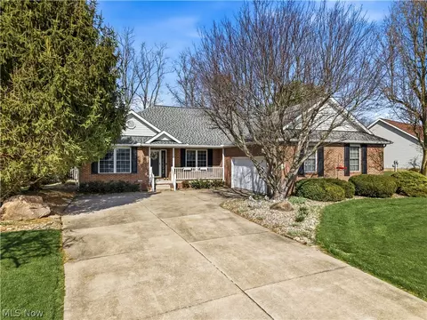 1009 E Reno Dr, Louisville, OH 44641