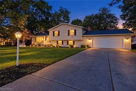 239 Indian Hills Dr, Tallmadge, OH 44278