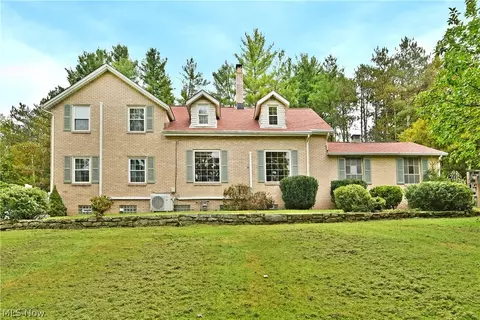 892 Yankee Run Rd, Masury, OH 44438