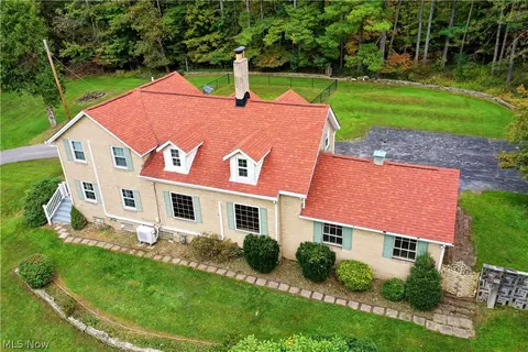 892 Yankee Run Rd, Masury, OH 44438