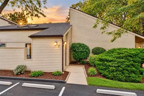 1460 Cedarwood Dr #23G, Westlake, OH 44145