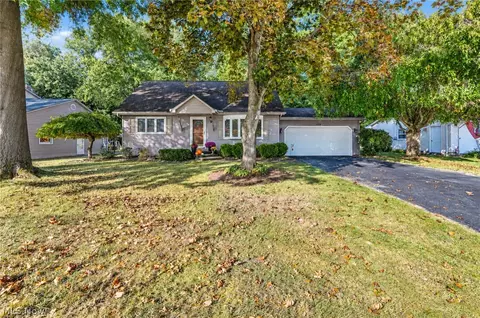 2850 Vollmer Dr, Youngstown, OH 44511