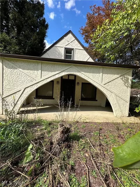 4874 Logan Way, Hubbard, OH 44425