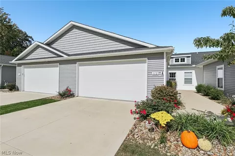 112 Acorn Ln, Elyria, OH 44035