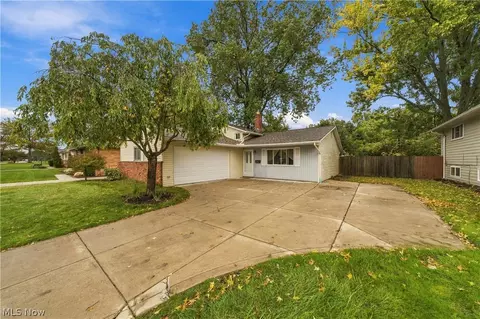 24263 Lebern Dr, North Olmsted, OH 44070
