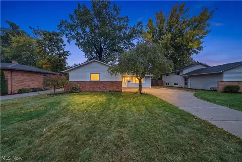 24263 Lebern Dr, North Olmsted, OH 44070