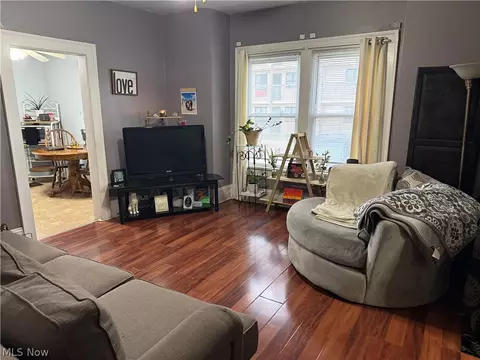 Living - 822 Wallace Ave SE, Massillon, OH 44646 photo 1 of 2