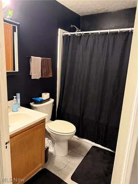 Bath - 822 Wallace Ave SE, Massillon, OH 44646 photo 2 of 2