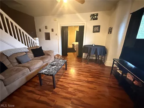 Living - 822 Wallace Ave SE, Massillon, OH 44646 photo 2 of 2