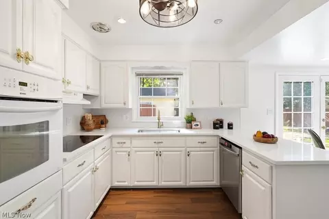 Kitchen - 113 Pinehurst Rd, Munroe Falls, OH 44262 photo 4 of 4