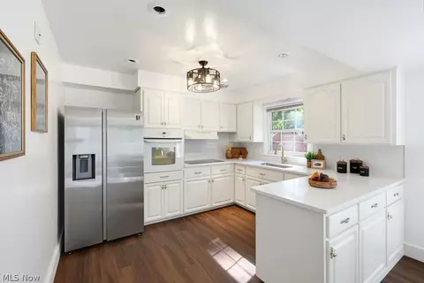 Kitchen - 113 Pinehurst Rd, Munroe Falls, OH 44262 photo 2 of 4