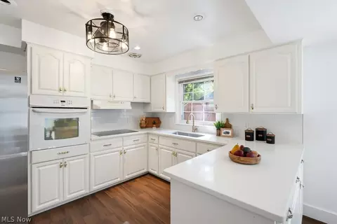 Kitchen - 113 Pinehurst Rd, Munroe Falls, OH 44262 photo 3 of 4