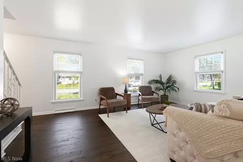Living - 113 Pinehurst Rd, Munroe Falls, OH 44262 photo 3 of 3