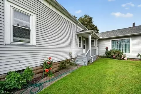 Exterior - 1227 W 3rd St, Ashtabula, OH 44004 photo 2 of 4