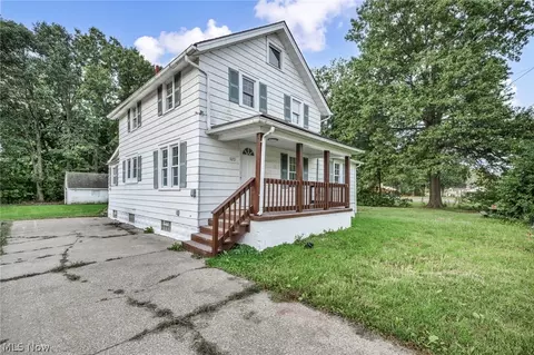 Exterior - 920 E 39th St, Lorain, OH 44055 photo 3 of 7