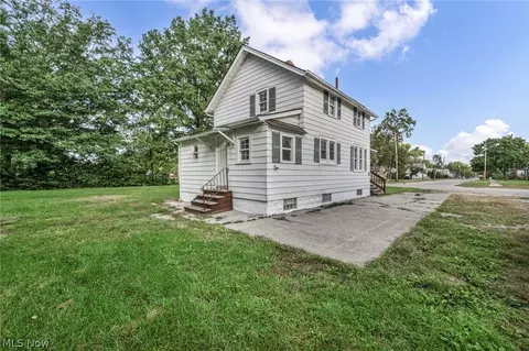 Exterior - 920 E 39th St, Lorain, OH 44055 photo 5 of 7