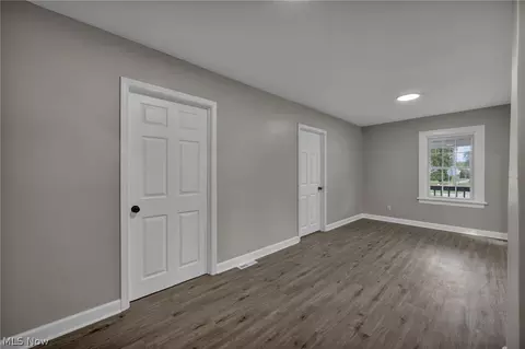 Entry Way - 920 E 39th St, Lorain, OH 44055 photo 8 of 11
