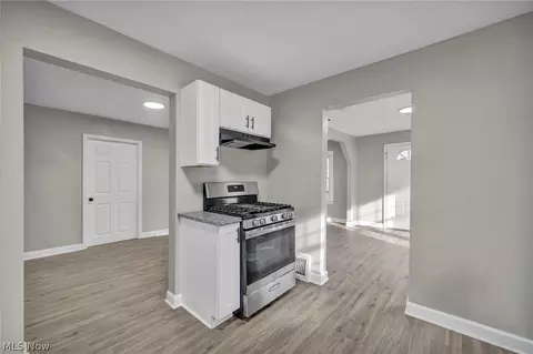 Entry Way - 920 E 39th St, Lorain, OH 44055 photo 4 of 11