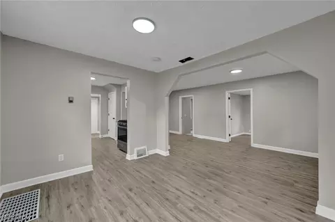 Entry Way - 920 E 39th St, Lorain, OH 44055 photo 6 of 11