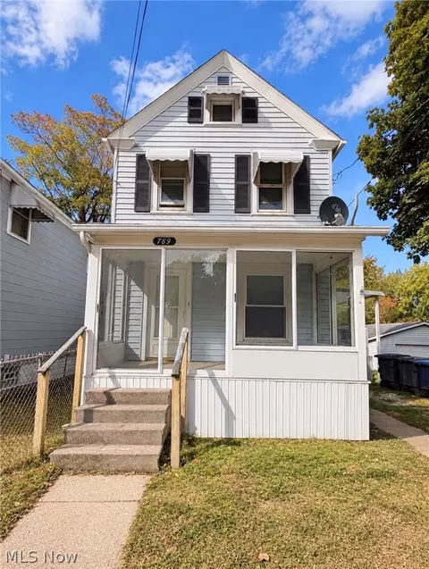789 Upson St, Akron, OH 44305