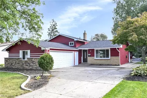 3637 Hunter Dr, North Olmsted, OH 44070