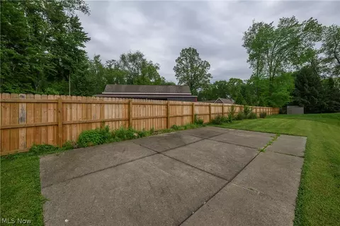 Exterior - 1150 Rolena Cir NW, Canton, OH 44708 photo 10 of 10