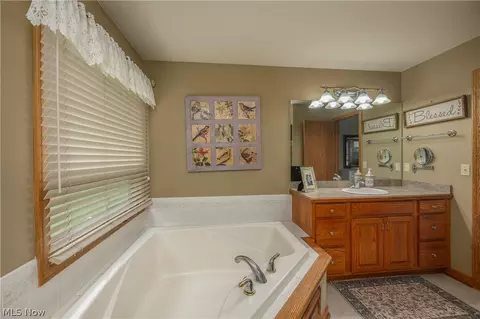 Bath - 1150 Rolena Cir NW, Canton, OH 44708 photo 2 of 4