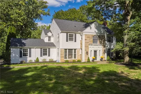 2345 Chatham Rd, Akron, OH 44313