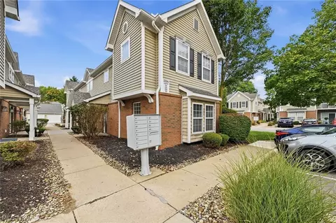 3394 Lenox Village Dr #134, Fairlawn, OH 44333