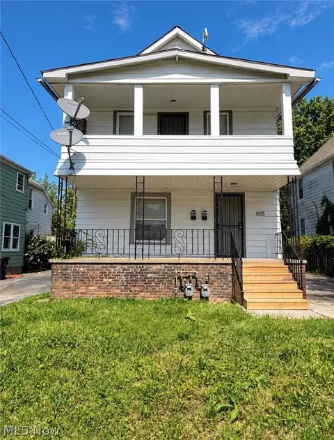 865 Whitcomb Rd, Cleveland, OH 44110