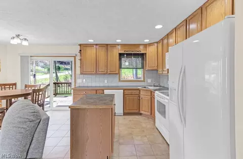 Kitchen - 63 W Mohawk Dr, Malvern, OH 44644 photo 1 of 1
