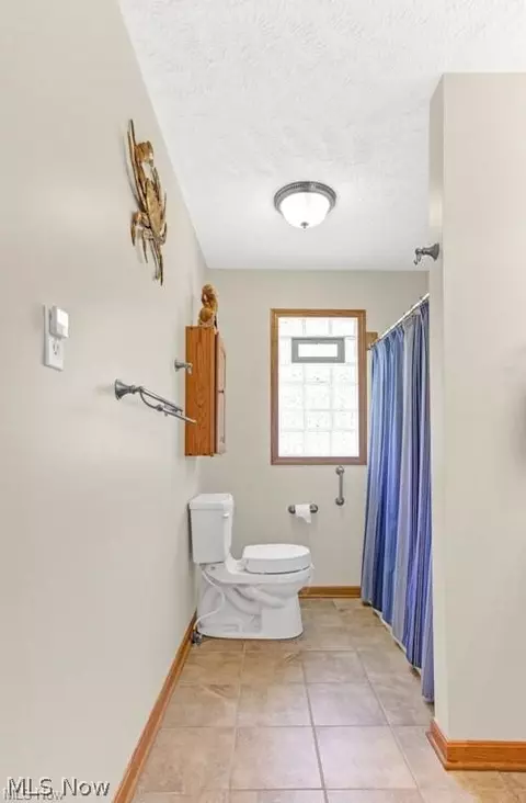 Bath - 63 W Mohawk Dr, Malvern, OH 44644 photo 1 of 3