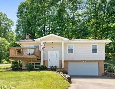 63 W Mohawk Dr, Malvern, OH 44644
