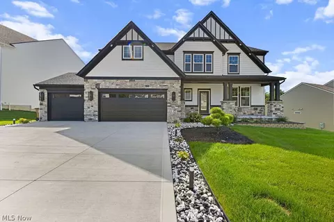 2818 Weeping Pine Dr, Medina, OH 44256