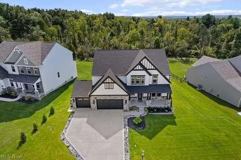 2818 Weeping Pine Dr, Medina, OH 44256