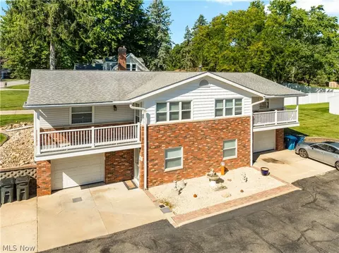 119-121 Swartz Rd, Akron, OH 44319