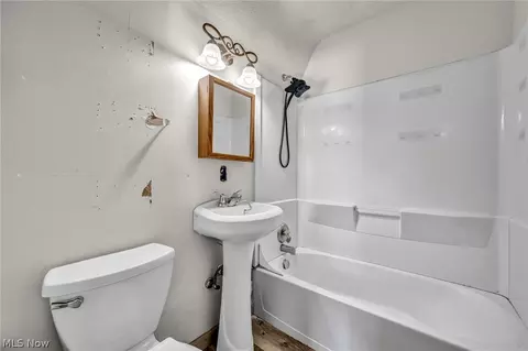 Bath - 318 Longson Ave, Elyria, OH 44035 photo 1 of 1