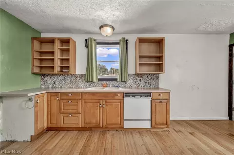 Kitchen - 318 Longson Ave, Elyria, OH 44035 photo 2 of 2