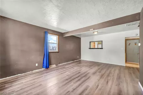 Living - 318 Longson Ave, Elyria, OH 44035 photo 2 of 3