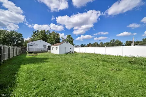 Exterior - 318 Longson Ave, Elyria, OH 44035 photo 4 of 4