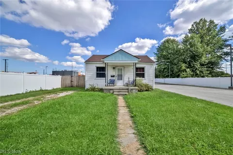 318 Longson Ave, Elyria, OH 44035