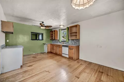 Kitchen - 318 Longson Ave, Elyria, OH 44035 photo 1 of 2