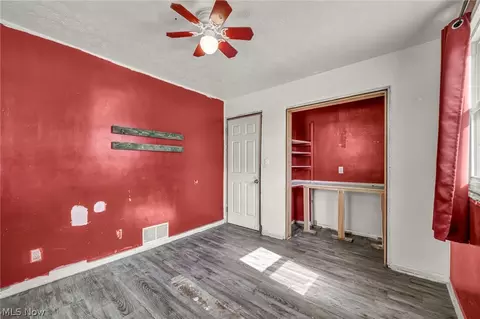 Bedroom - 318 Longson Ave, Elyria, OH 44035 photo 2 of 6