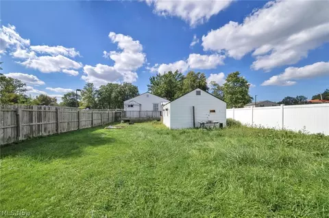 Exterior - 318 Longson Ave, Elyria, OH 44035 photo 3 of 4